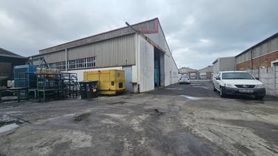 Industrial Property To Let: 892 m² in Milnerton, Western Cape