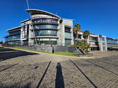 Neat 1,139m² Commercial Space To Let with Highway View