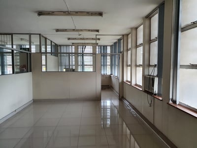Spacious Offices TO LET within an Industrial Compound!