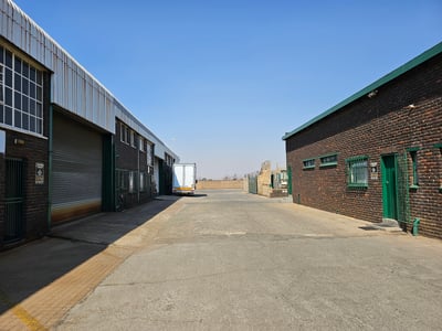 Neat Warehouse/factory To Let In Alrode