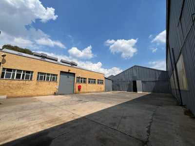 999m² Industrial Facility with Crane in Elandsfontein