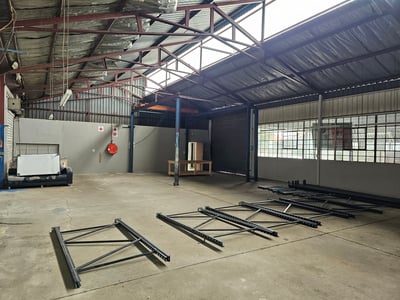 330m² Warehouse To Let in Alrode South