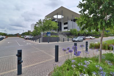 442M2 Premium-Grade Office Space Available to Let in 5-Star Waterfall Commercial Building