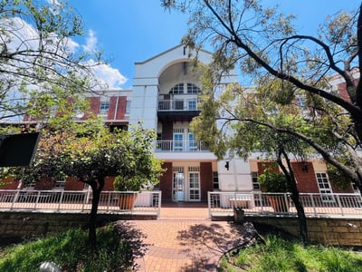2800m2 Commercial Building For Sale in Fourways Golf Park