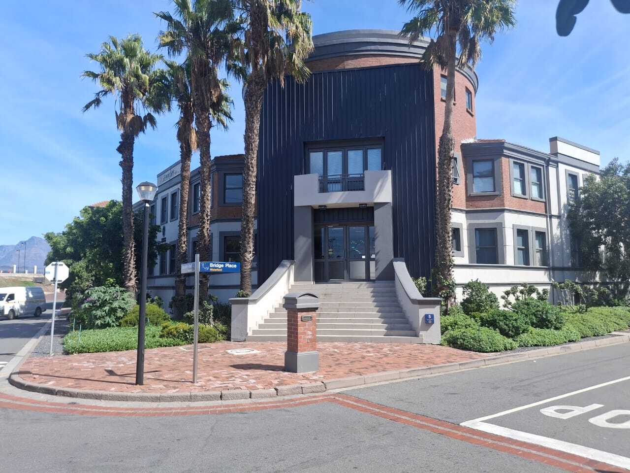 Modern 131sqm Office Space To Let in Century City