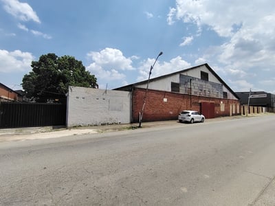 1,300m² Freestanding Warehouse with Private Yard