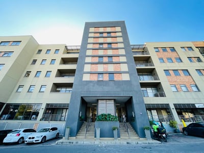 133m2 A-Grade First Floor Office Available to Let in Fourways Commercial Building