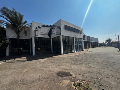 High-Exposure Showroom for Sale – 2,300sqm Anderbolt