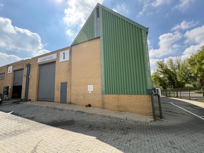 694m² Industrial Warehouse in Strijdompark to Let