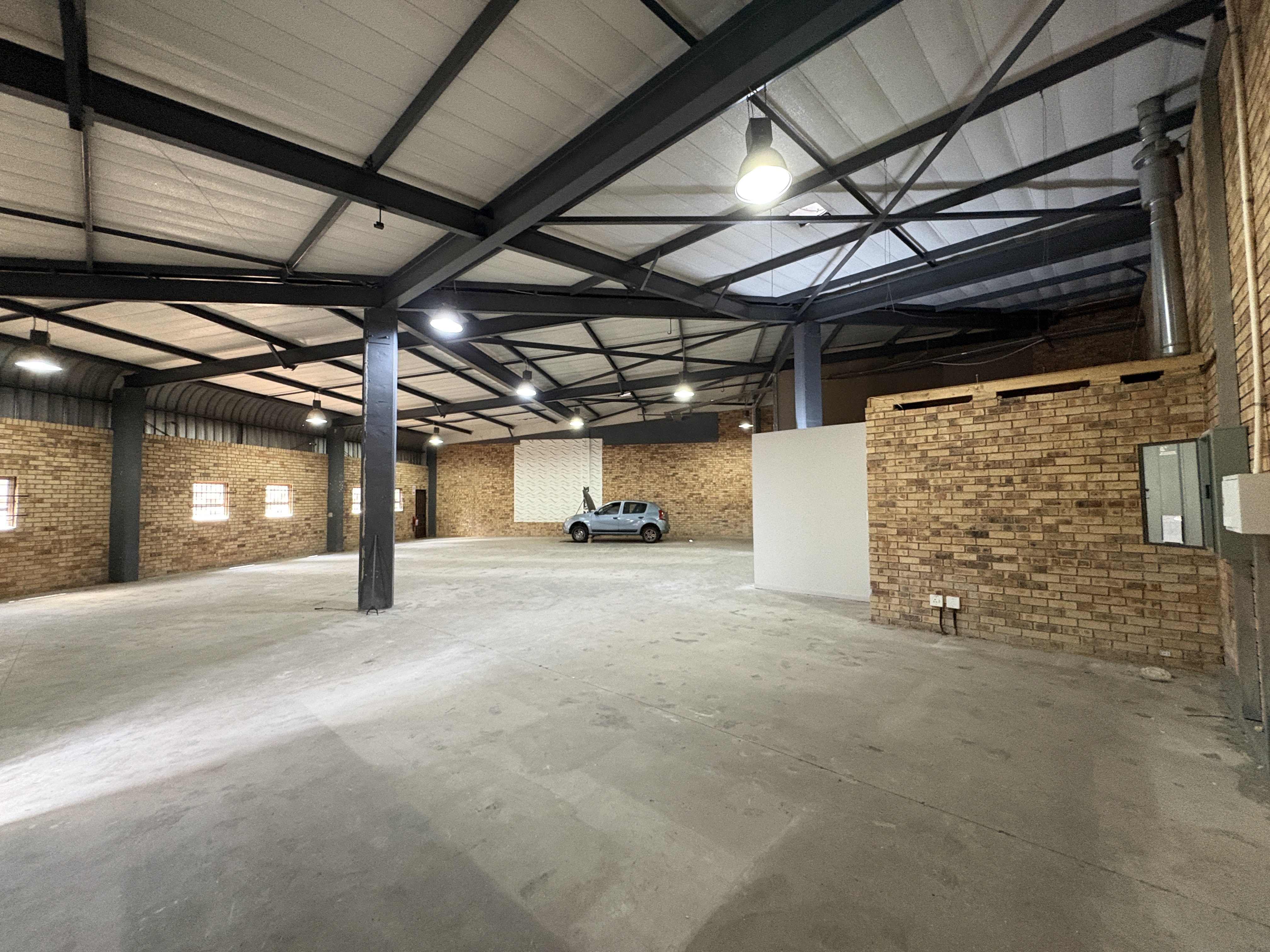 Secure 404m² Industrial Unit To Let In Laser Park