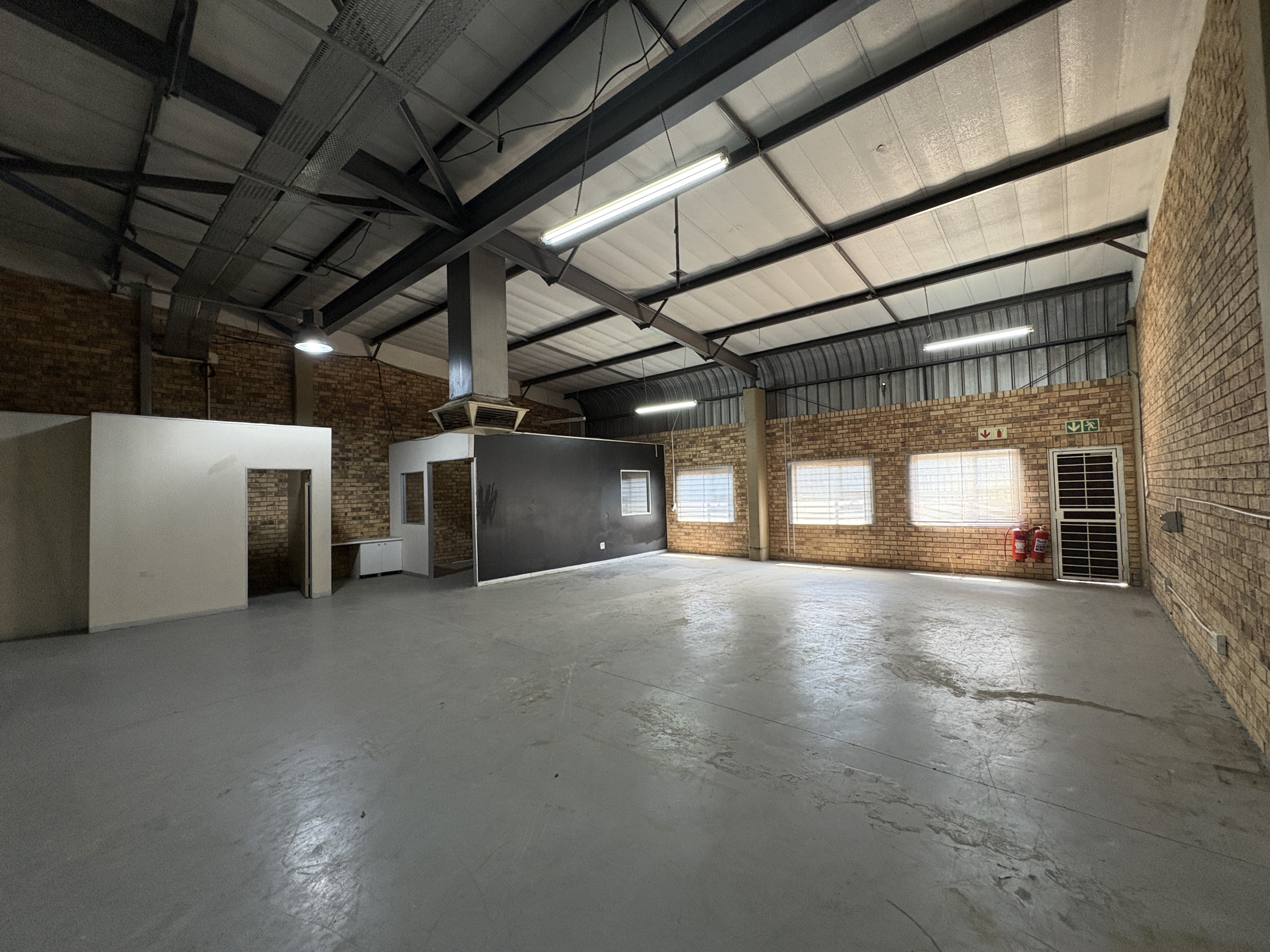 Secure 310m² Industrial Unit To Let in Laser Park