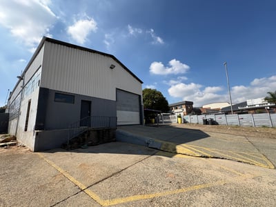 1 003m² Free-Standing Warehouse to Let Strijdompark