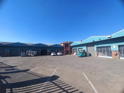Industrial property for sale with large yard in Apex Benoni