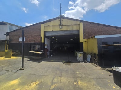 450m² Secure Industrial Unit with Private Yard
