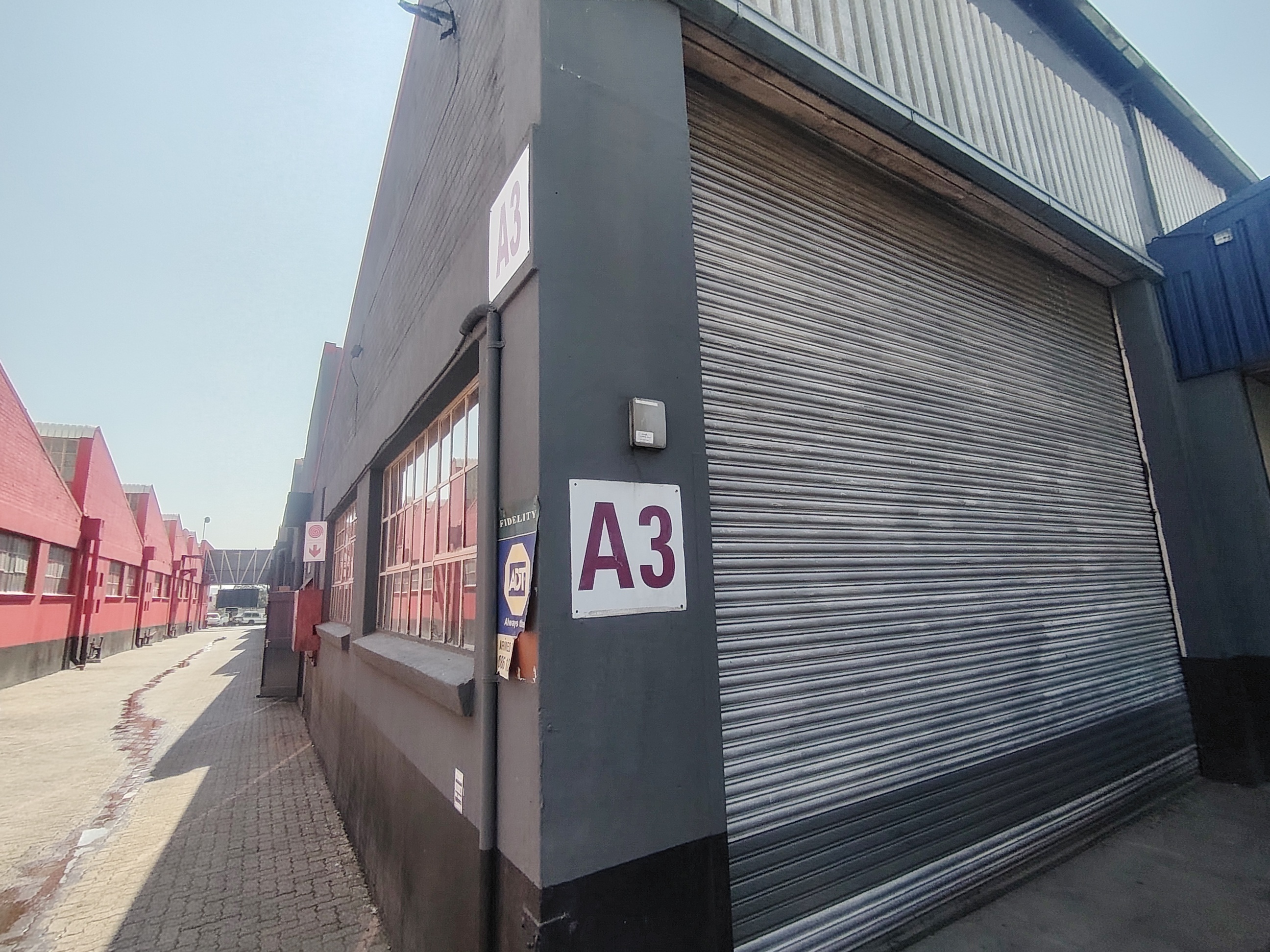 1,125m² Industrial Facility with Excellent Highway Access