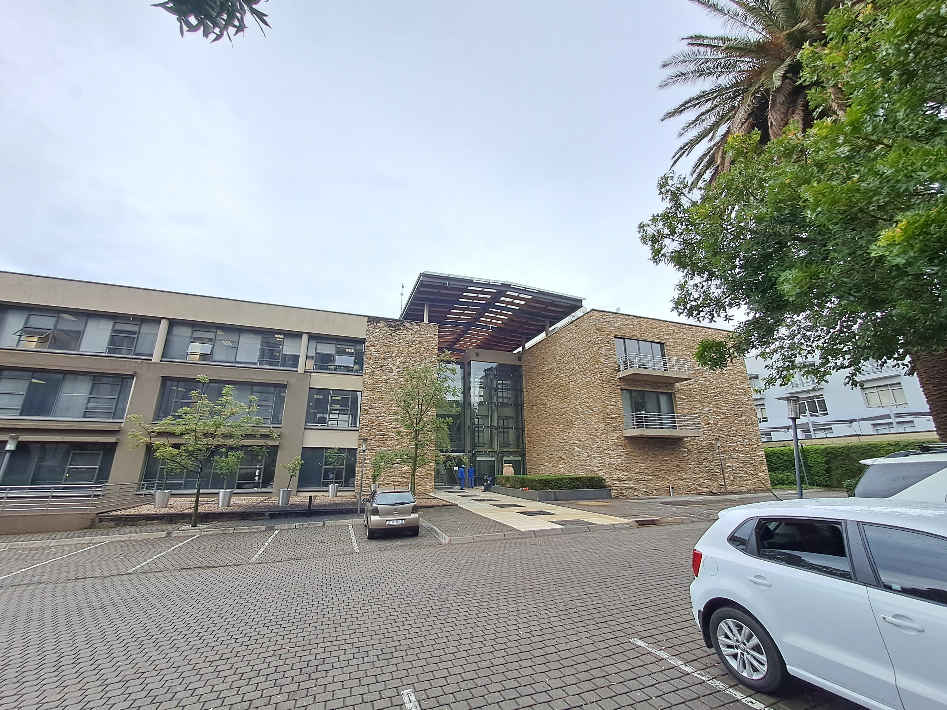Office space available to let in illovo