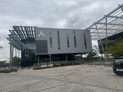 High-Exposure Office Building in Secure Woodmead Estate
