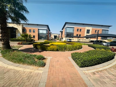 A-Grade Office Space To Let - 383.20 m² in Paulshof, Johannesburg