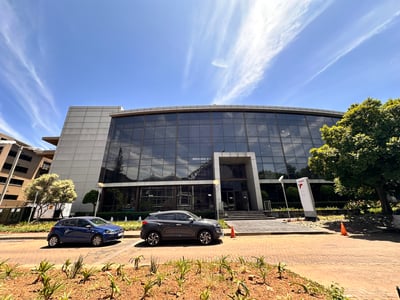 A-Grade Office Building To Let in Parktown, Johannesburg, 10,808 m²
