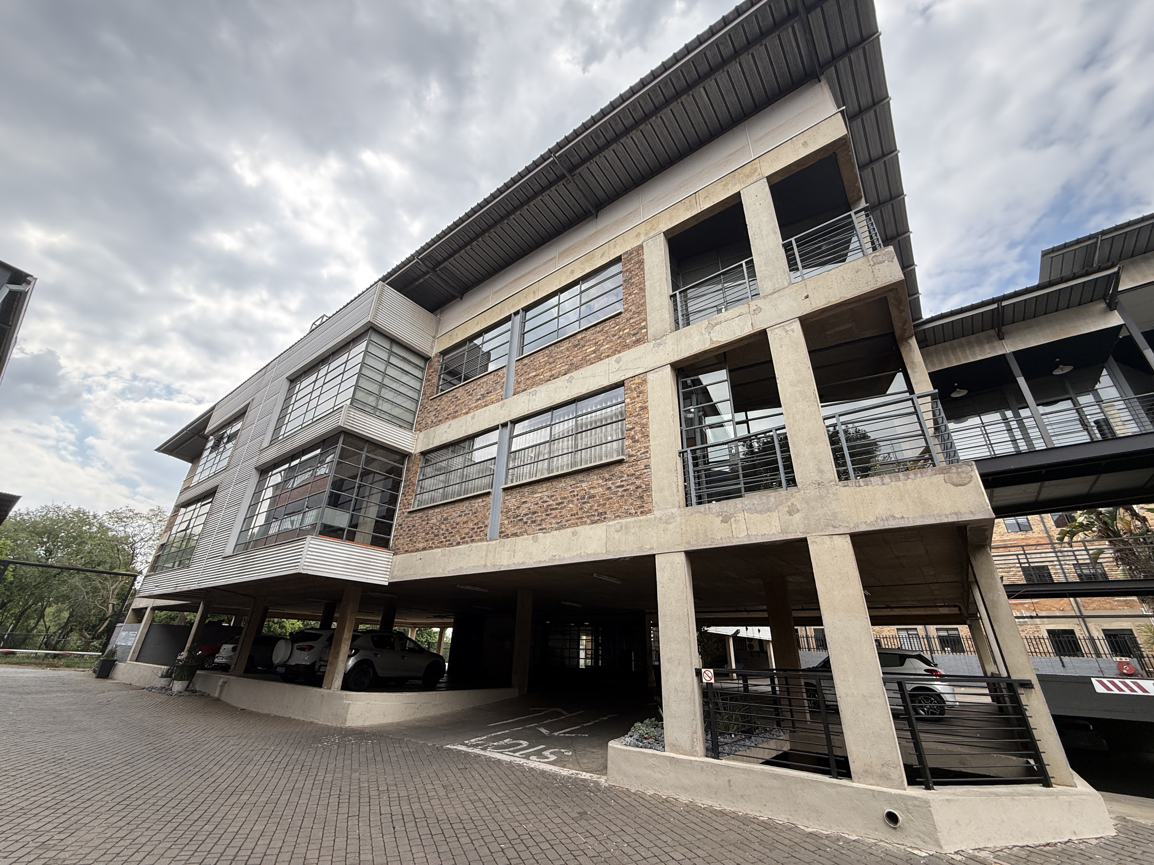 Office space of 500 m² in Media Mill, Milpark, Johannesburg To Let