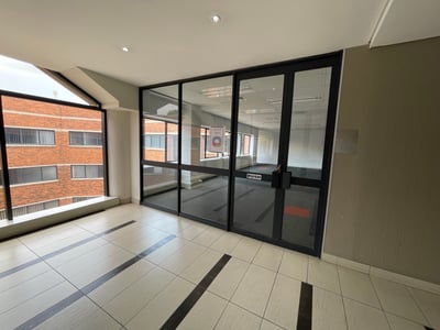 Office To Let: 823 m² in Sunnyside Office Park, Parktown, Johannesburg