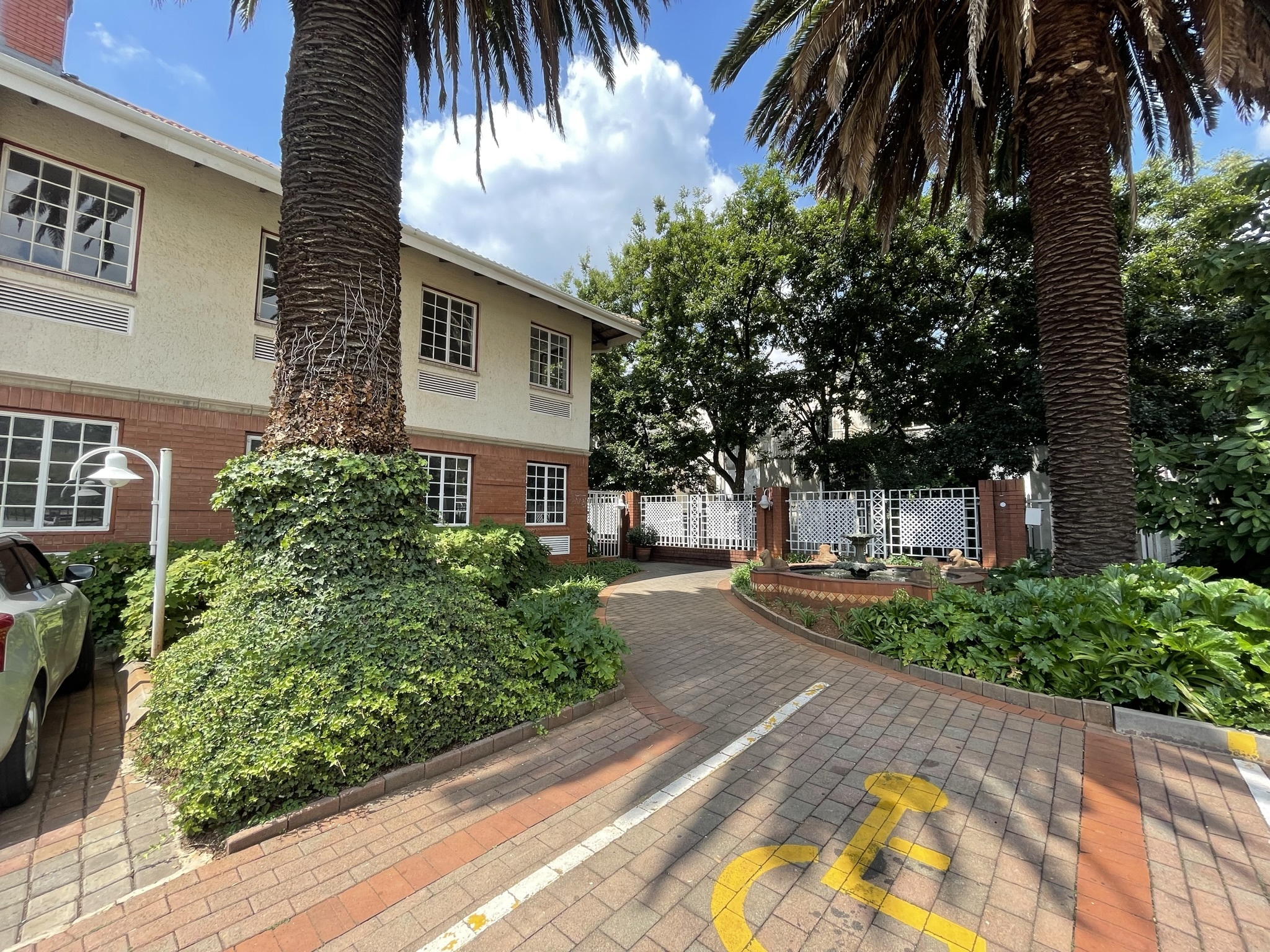 Office space of 331 m² available To Let in Parktown, Johannesburg