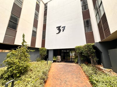 Office space To Let: 227 m² in A-Grade building located in Rosebank, Johannesburg