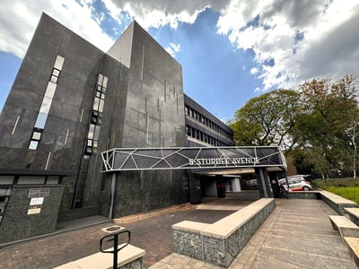 Office space of 565 m² available for Rent in Rosebank, Johannesburg