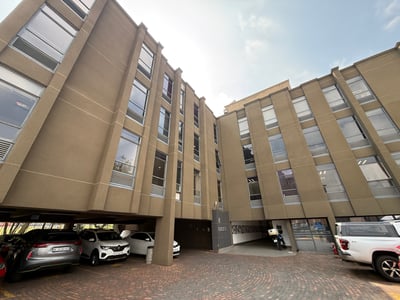 Office space of 180 m² available for rent in Rosebank, Johannesburg