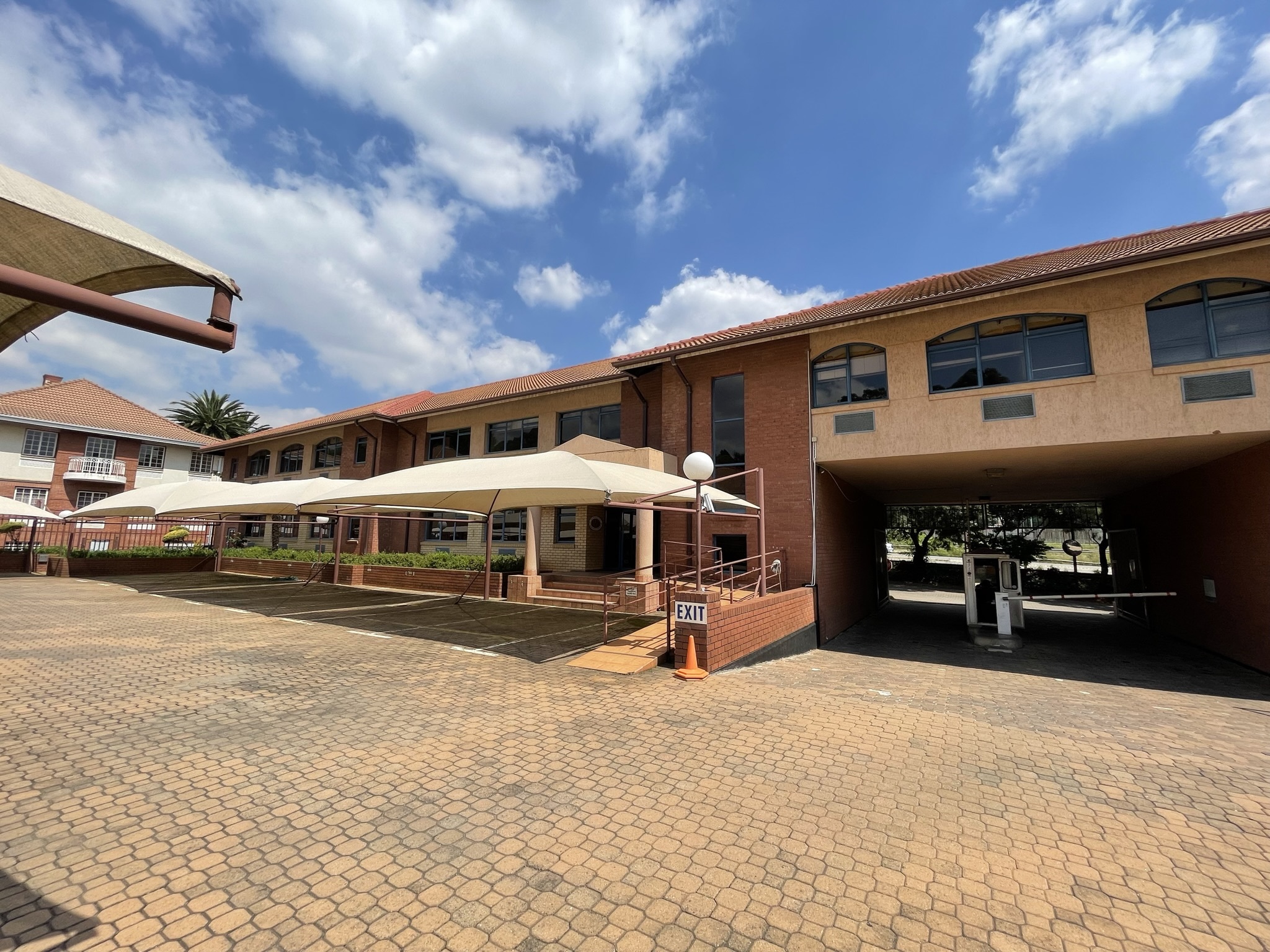 Office To Let - 388 m² in B-Grade building located in Parktown, Johannesburg
