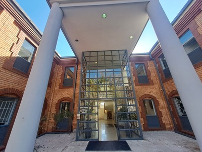 A-Grade Office Space To Let, 211 m² in Waverley, Johannesburg