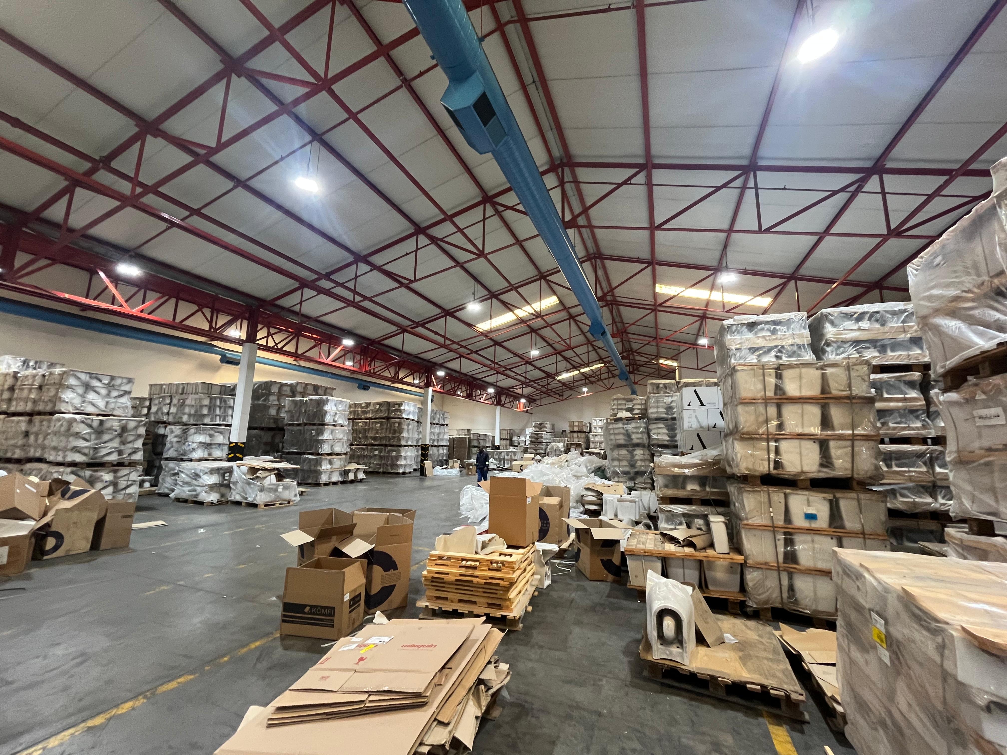 Industrial Warehouse To Let - 1,600 m² in Triangle Farm, Bellville