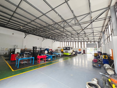 Modern Industrial Warehouse To Let / For Sale