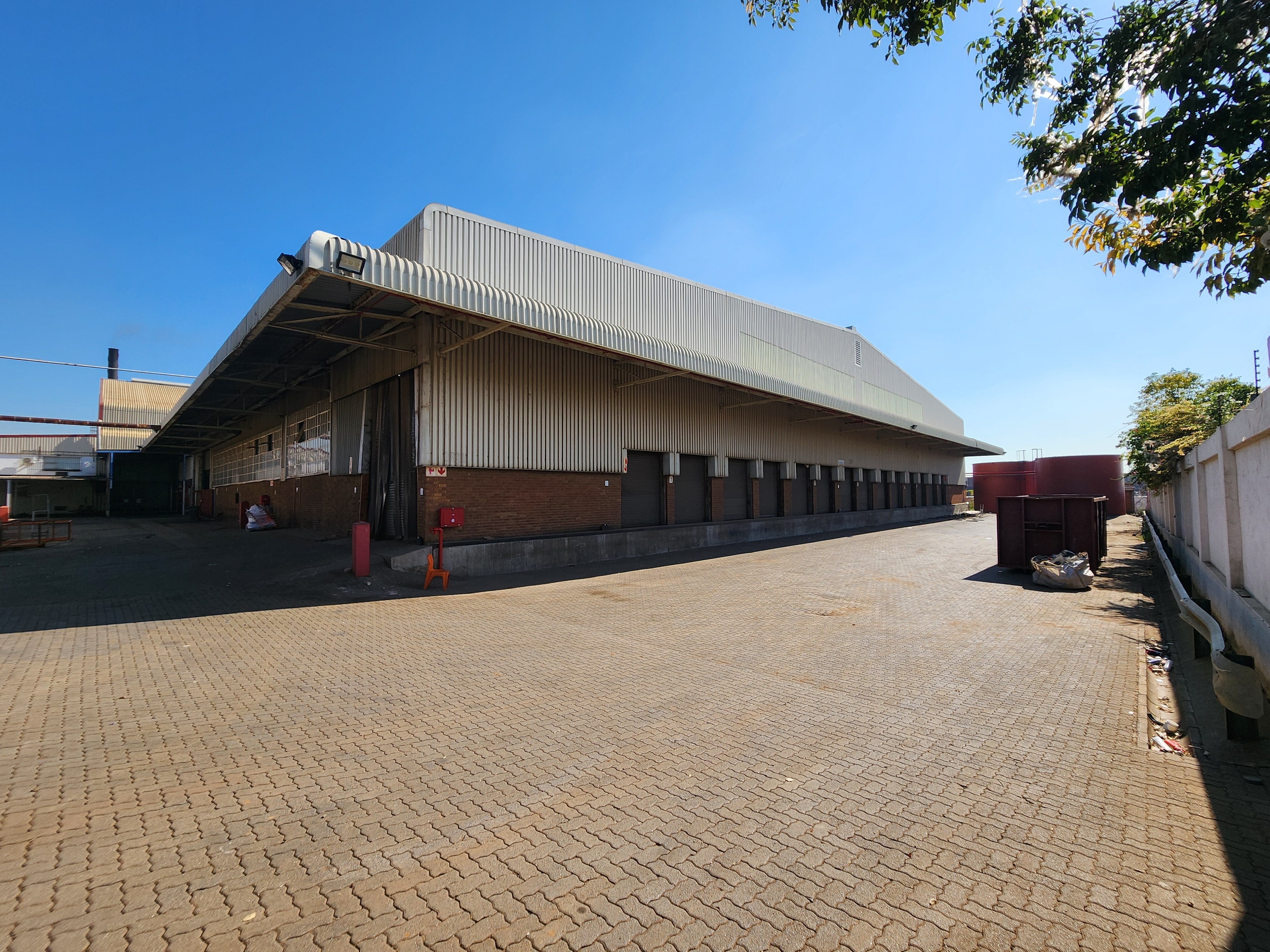 Industrial Factory To Let - 8,000 m² in Spartan, Kempton Park