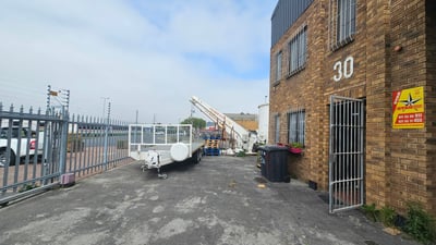 A-Grade Industrial Property To Let, 380 m² in Montague Gardens, Milnerton