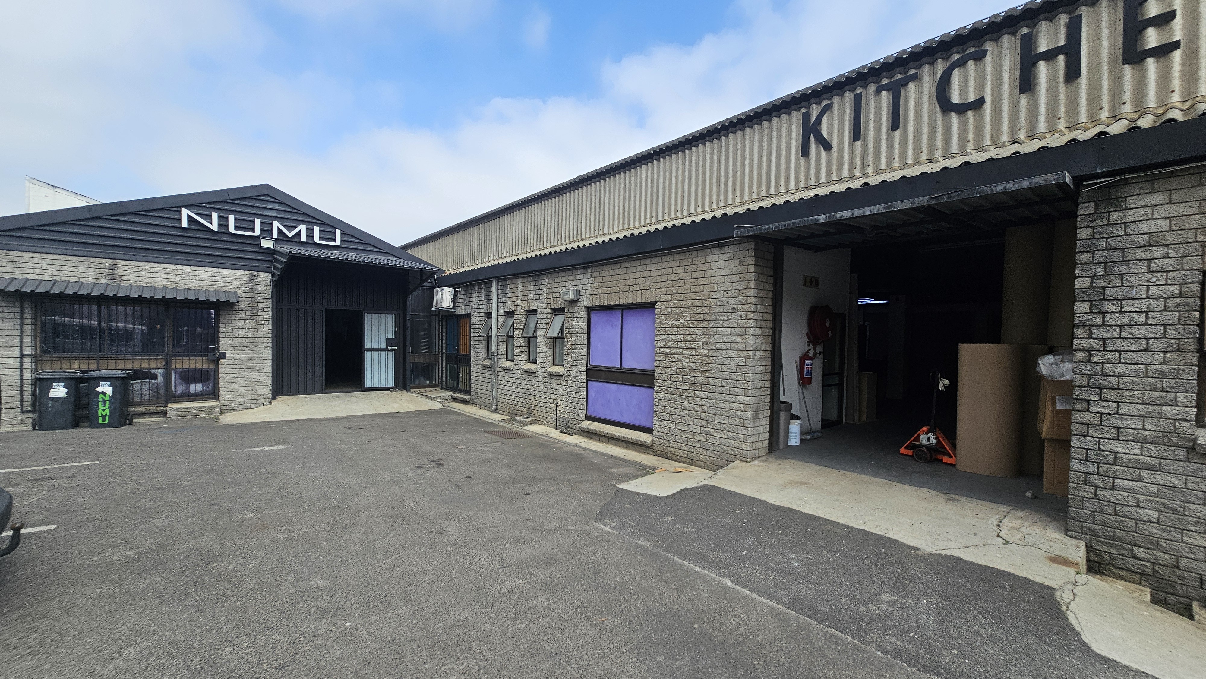 Industrial property of 855 m² available To Let in Milnerton, Western Cape