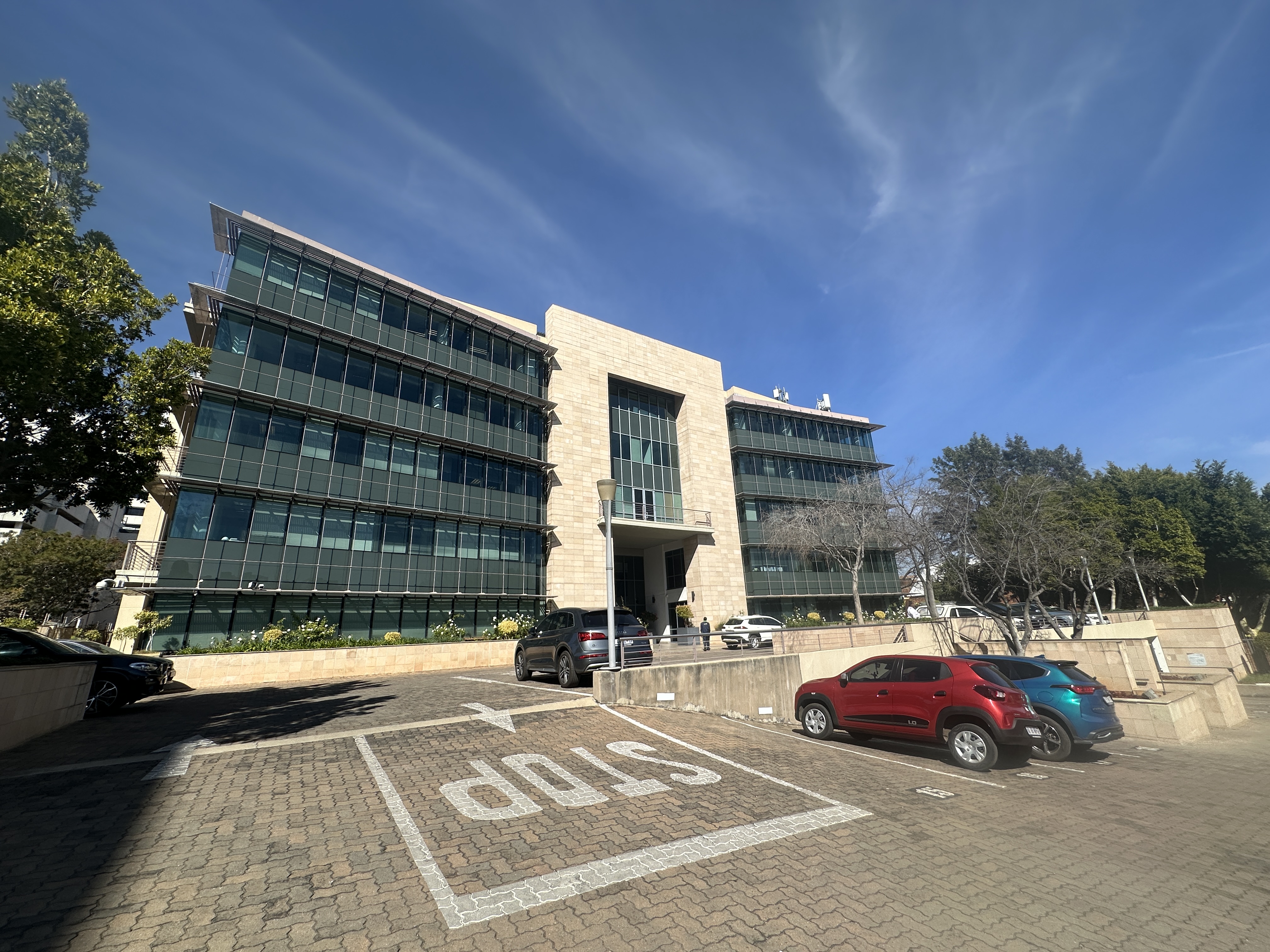 A-Grade Office Space To Let in Sandton Central, 898 m² Available Immediately