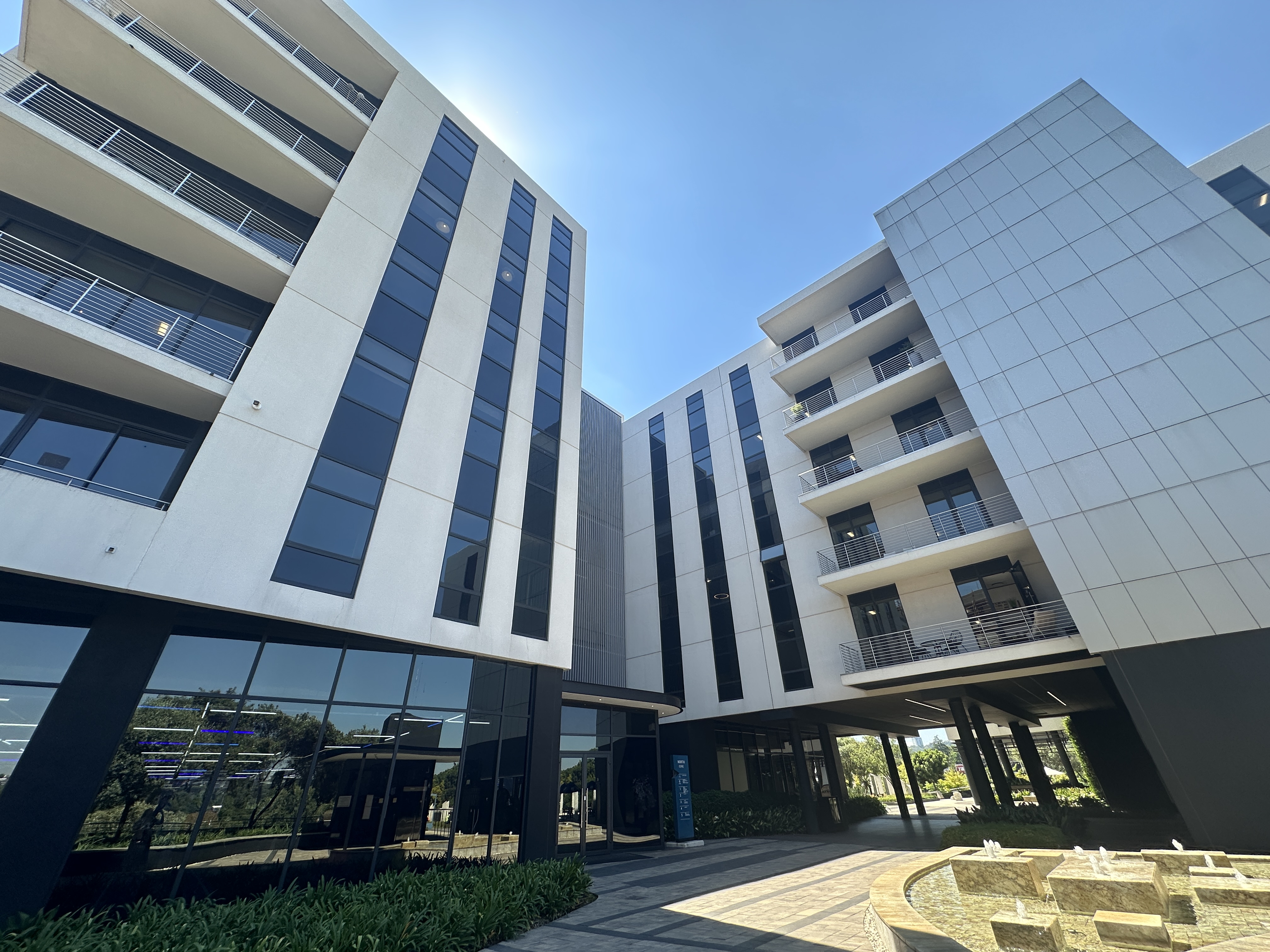 Office To Let: 180 m² in Sandton Gate, Glenadrienne, Sandton