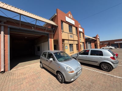 Industrial Property To Let: 230 m² in Strijdompark, Randburg, Gauteng