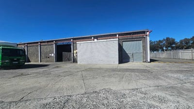 Industrial property with 1,810 m² GLA in Epping Industrial To Let