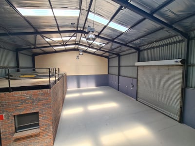 Industrial property of 560 m² to let in Founders Hill, Johannesburg