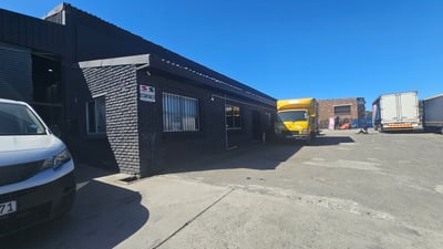 Industrial Property To Let: 1,600 m² in Milnerton, Western Cape