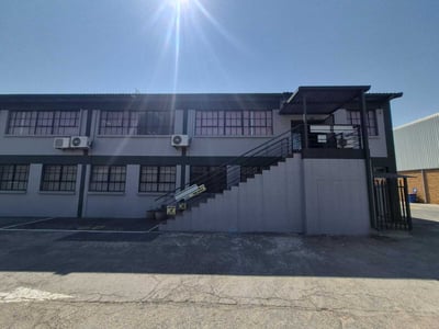Office space of 400 m² available to rent in Steeledale, Johannesburg
