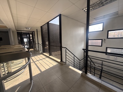 A-Grade Office Space To Let - 1,000 m² in Rosebank, Johannesburg