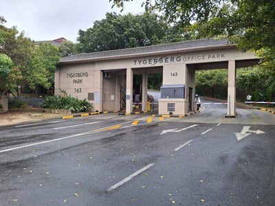 Office space of 429 m² available for rent in Plattekloof, Parow