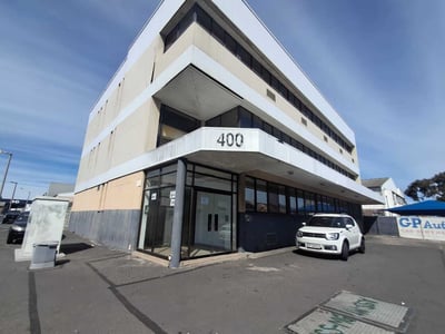 Office space of 350 m² available to rent in Maitland, Cape Town