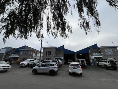 Industrial Property To Let - 401 m² in Bellville, Western Cape