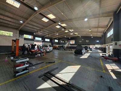 Industrial Property To Let - 1,400 m² in Krugersdorp, Gauteng