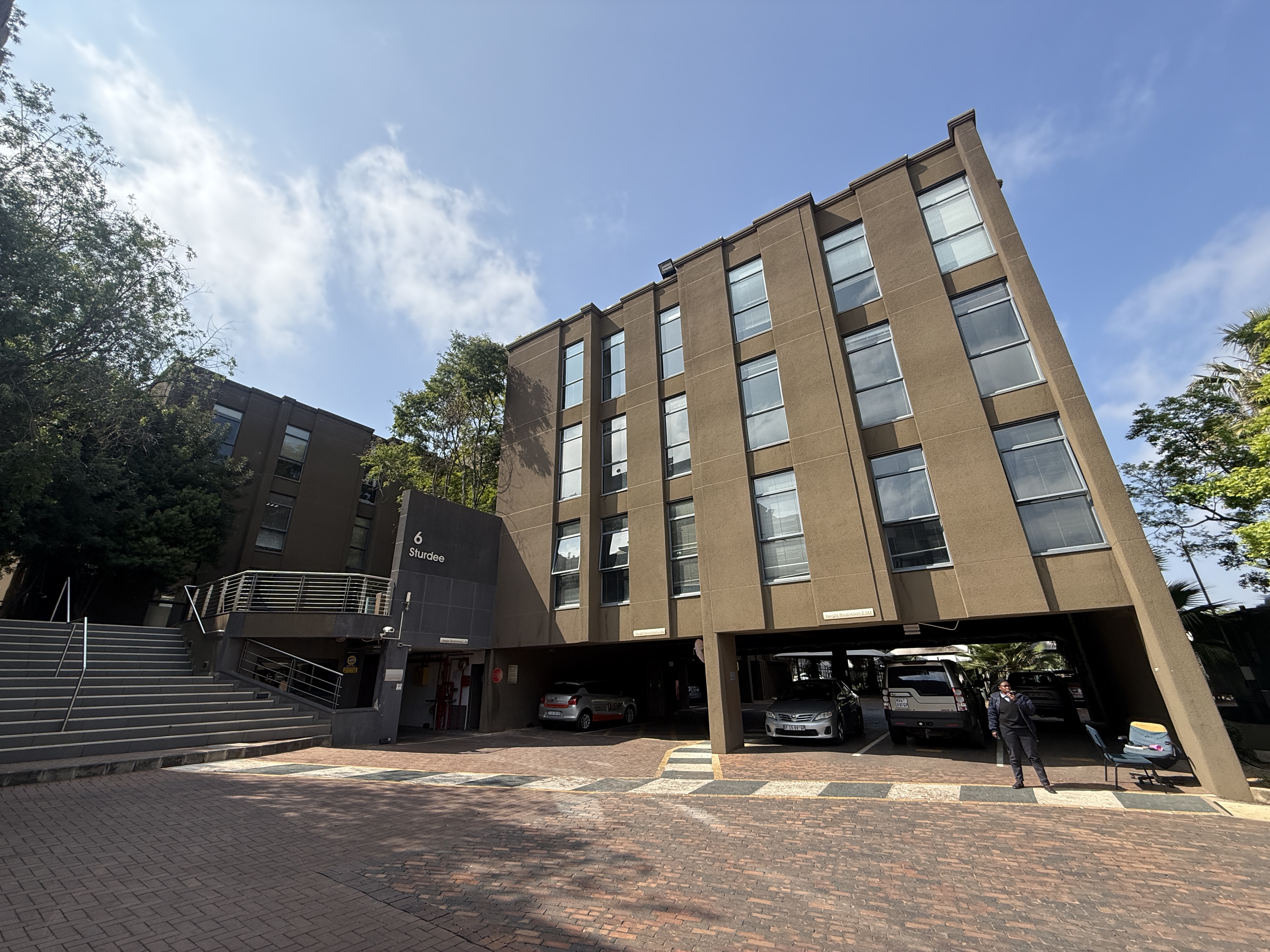 Office space to let, 310 m² in Rosebank, Johannesburg at 6 Sturdee