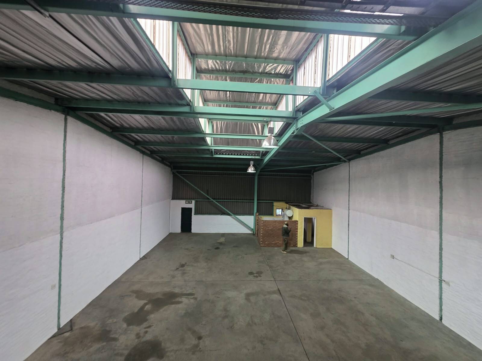 Industrial Property To Let - 275 m² in Stormill, Roodepoort, Gauteng